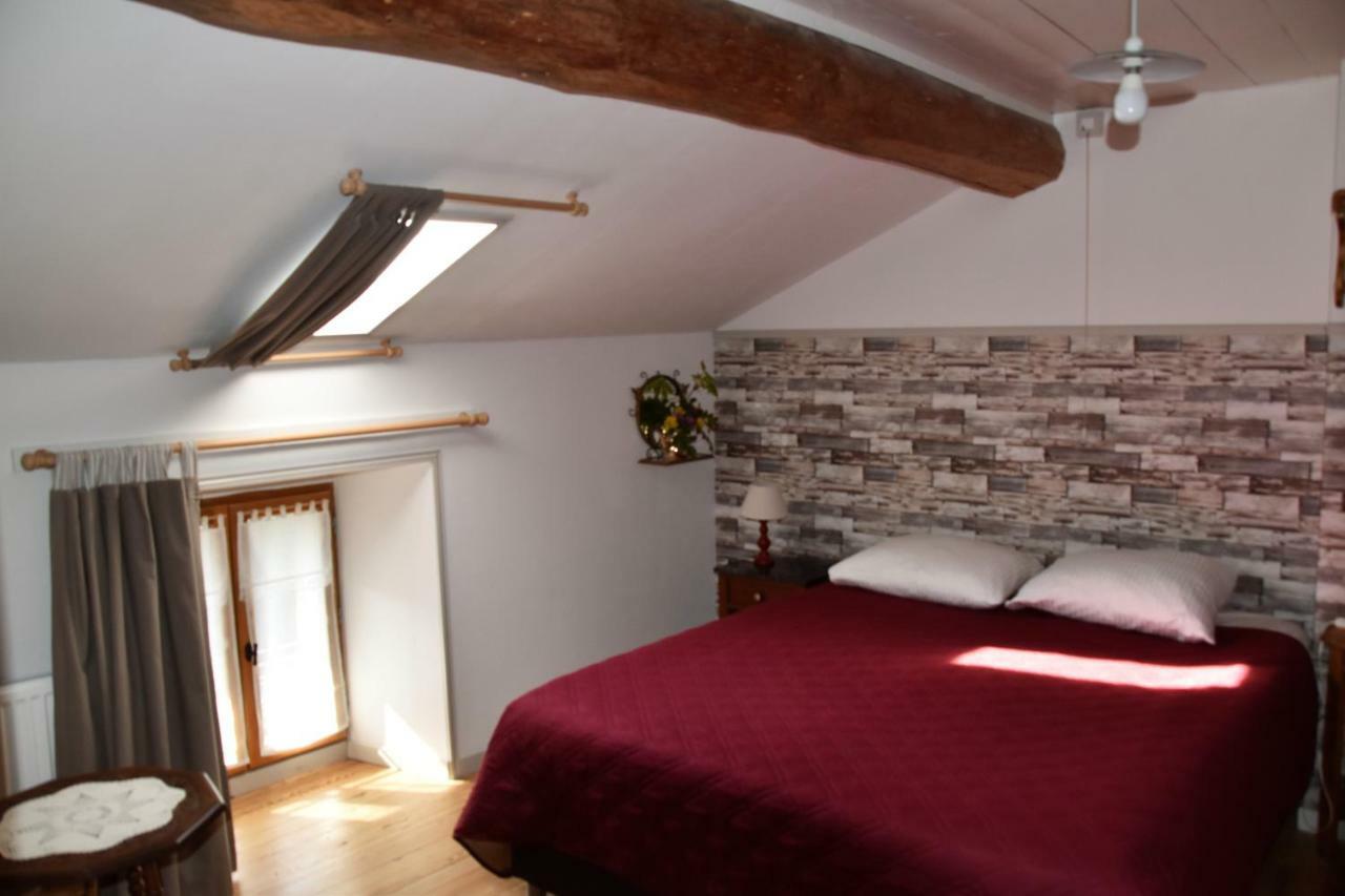 Bed and Breakfast L'embellie à Bertignat Extérieur photo